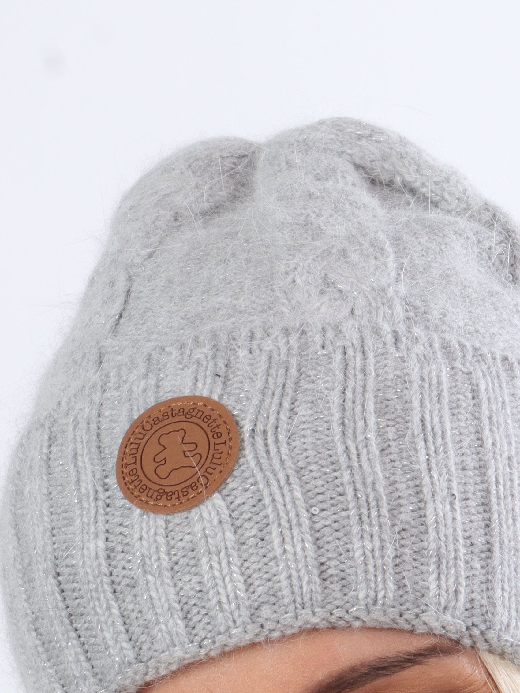 Lirine - Blød hue i uld med pailletter